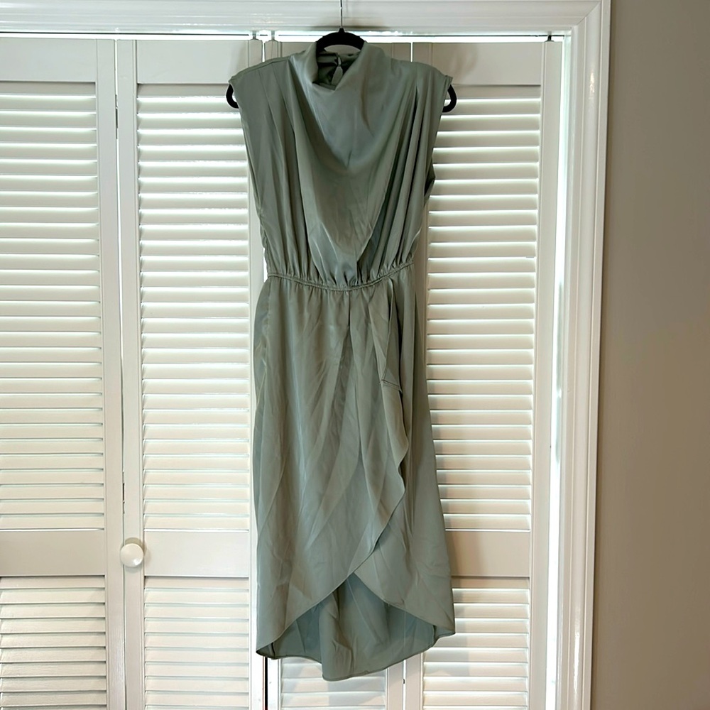 Entro Vici green sleeveless dress size medium